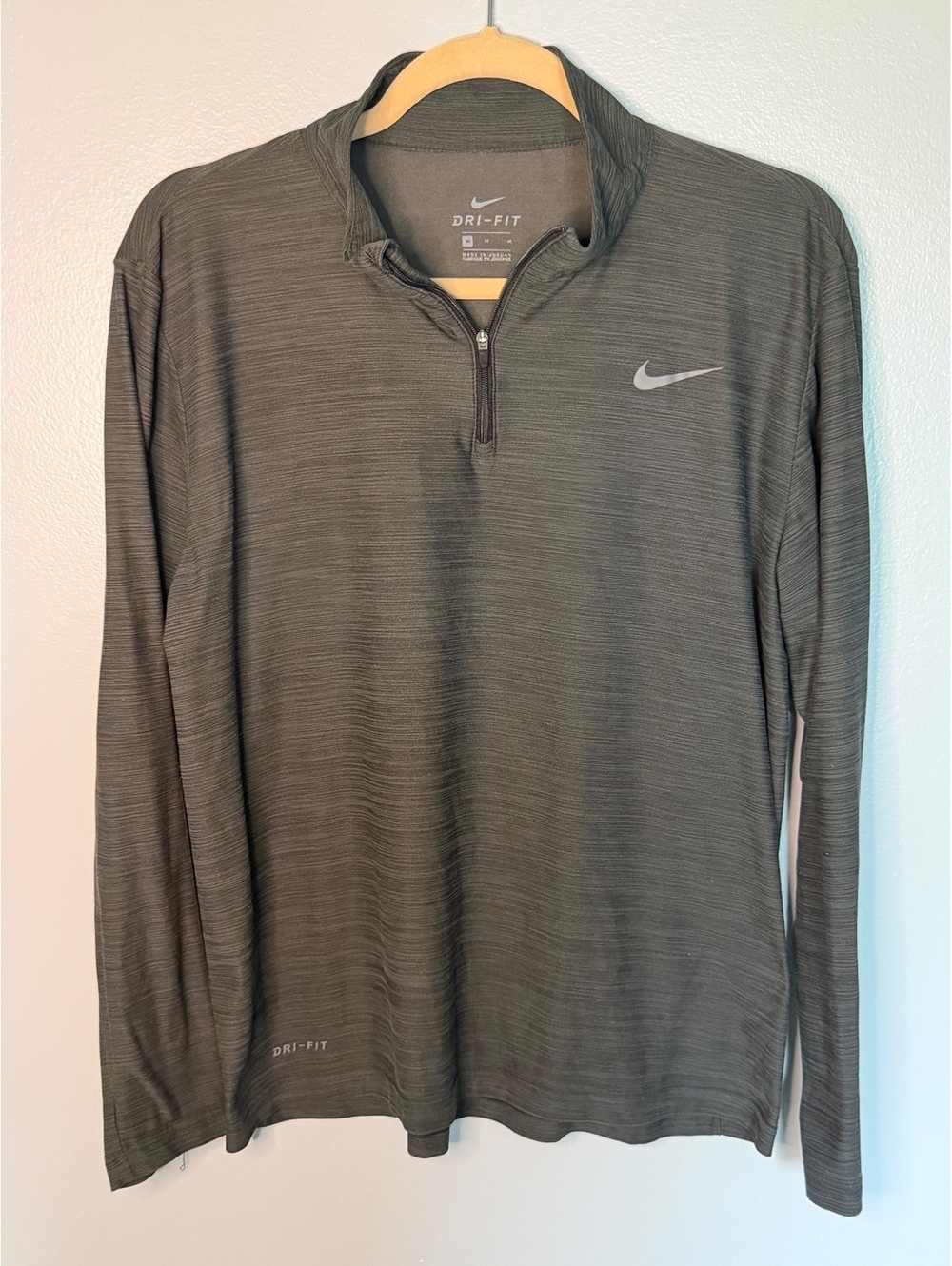 Nike Dri-FIT Men's Long Sleeve 1/4 Zip Activewear Top Size Medium